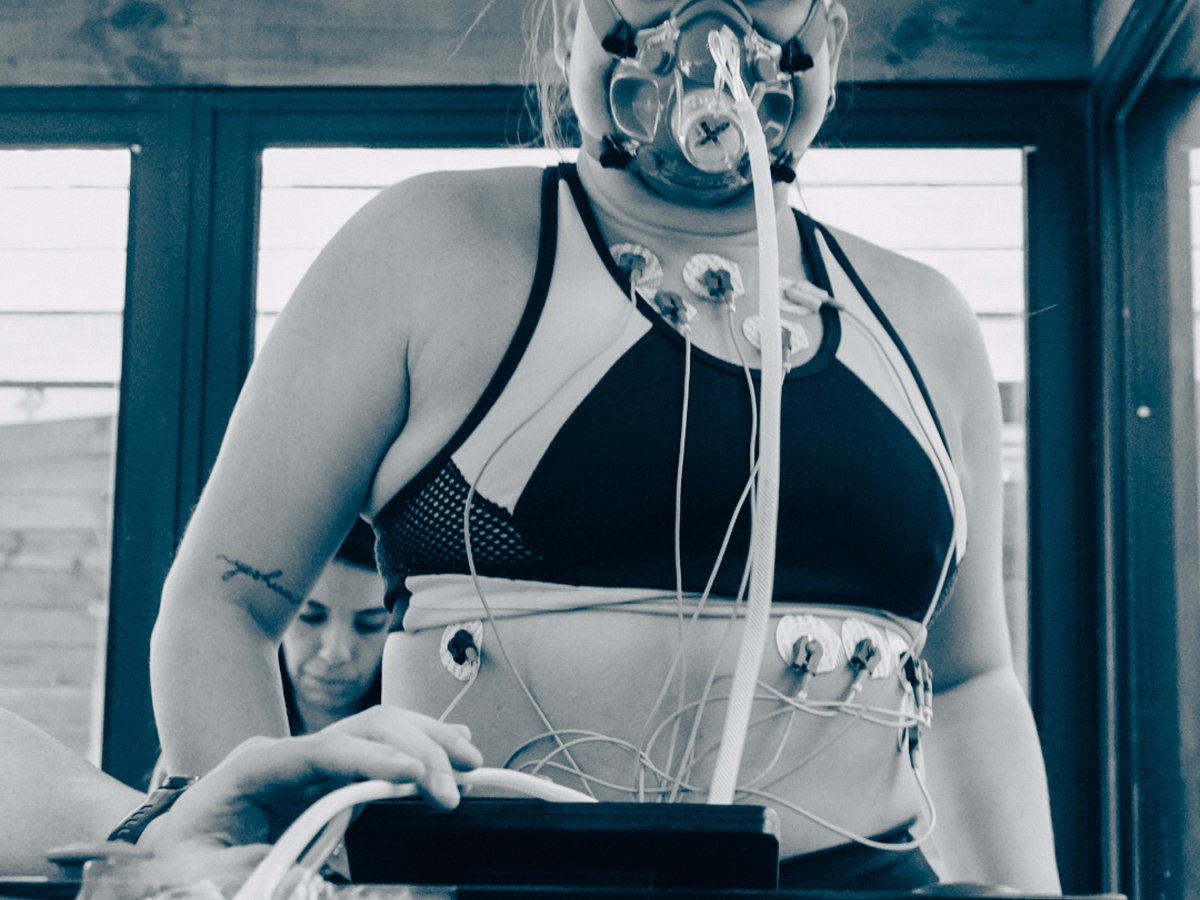 Avaliação de calorimetria indireta com máscara facial e sensores ECG durante o curso MEV
